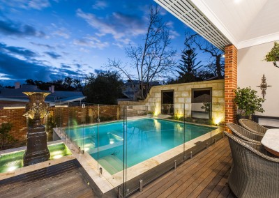 Al fresco view over pool.